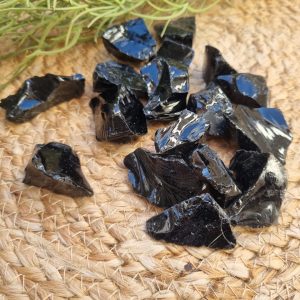 Zwarte obsidiaan ruw