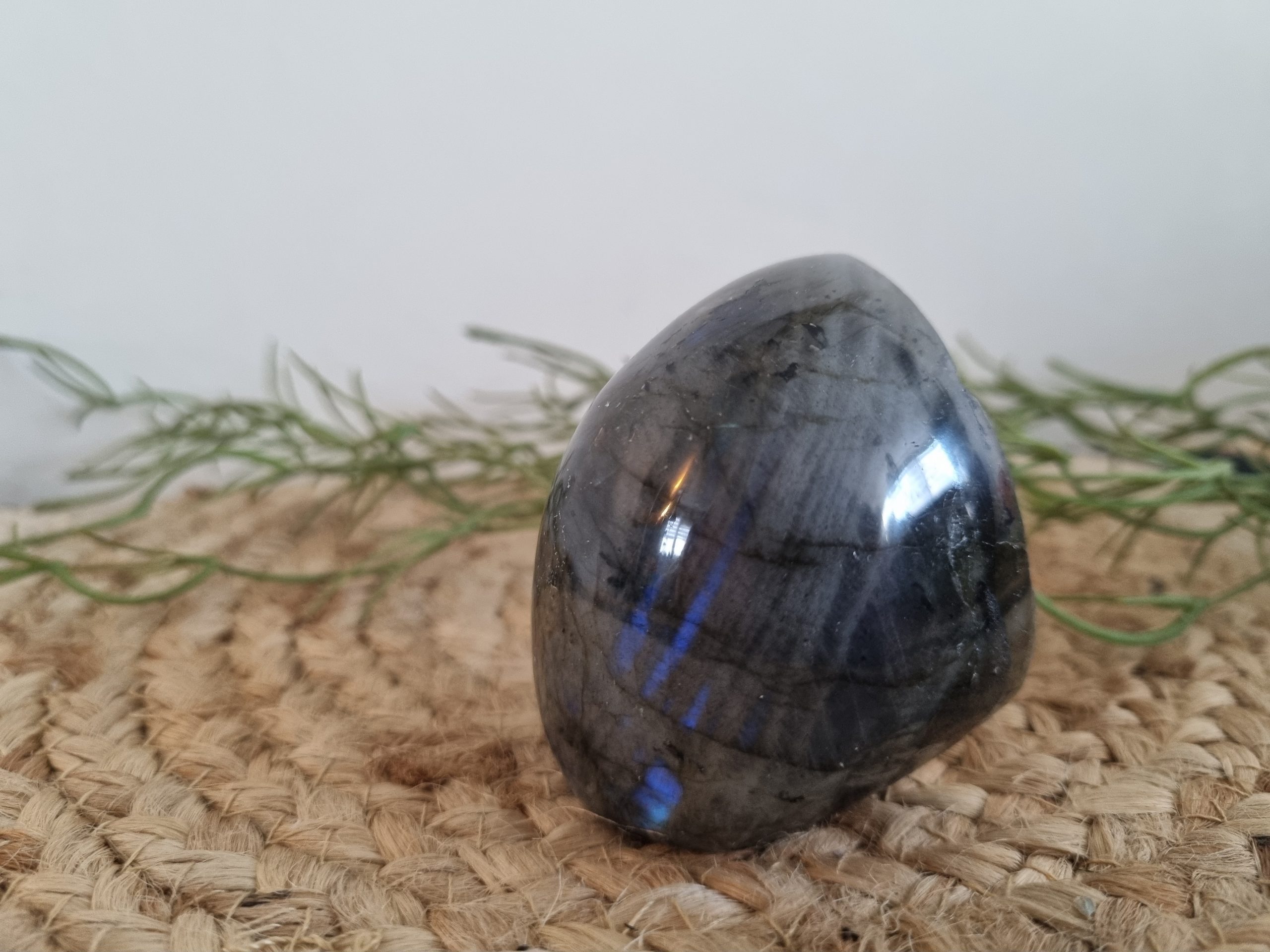 Half geslepen labradoriet