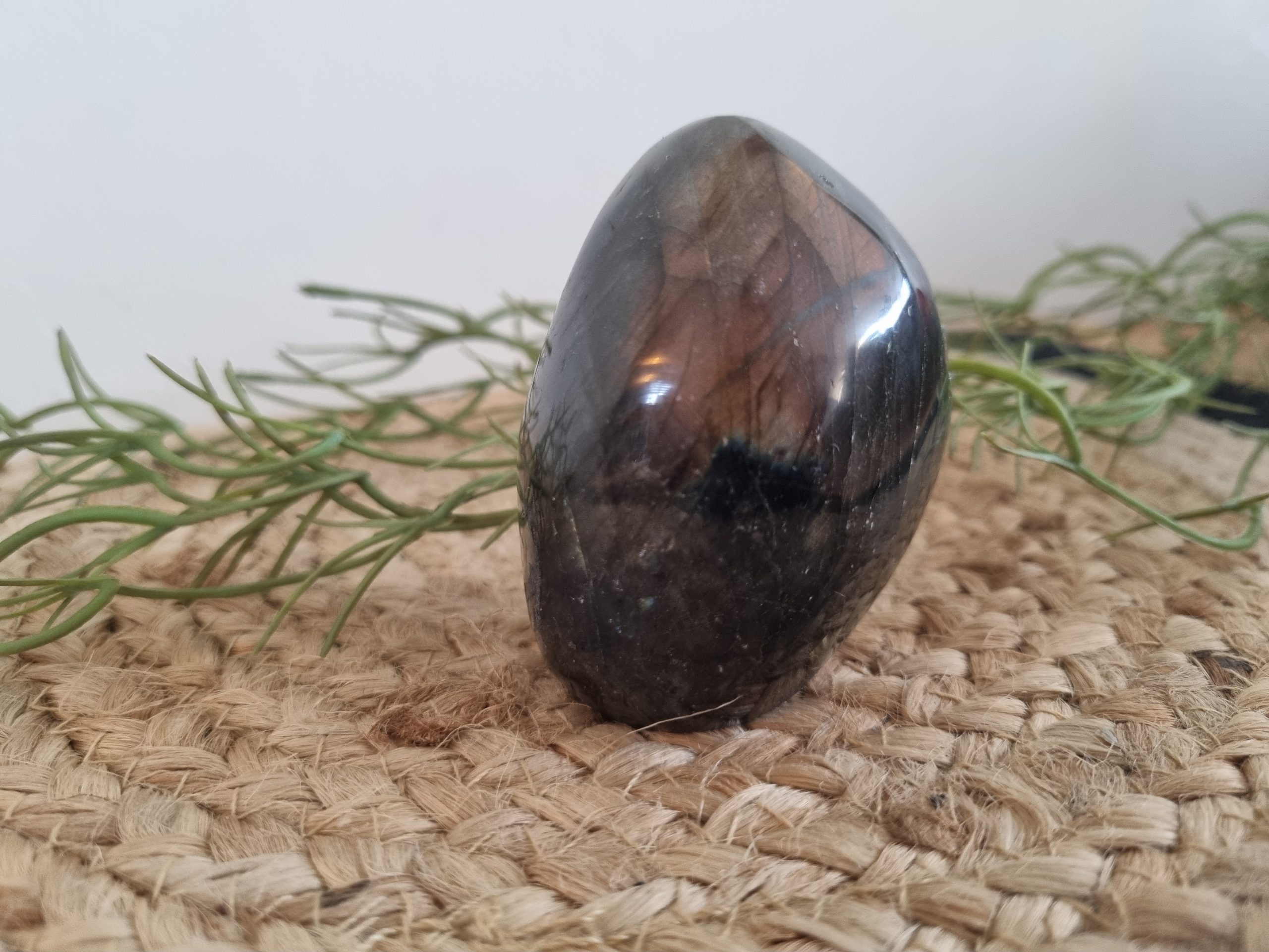 Half geslepen labradoriet