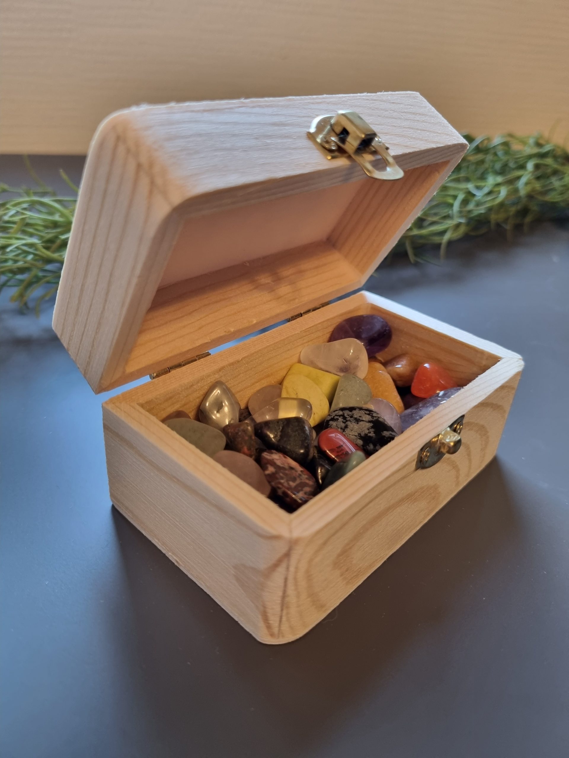 Schatkistje met kleine trommelsteentjes - Afbeelding 5