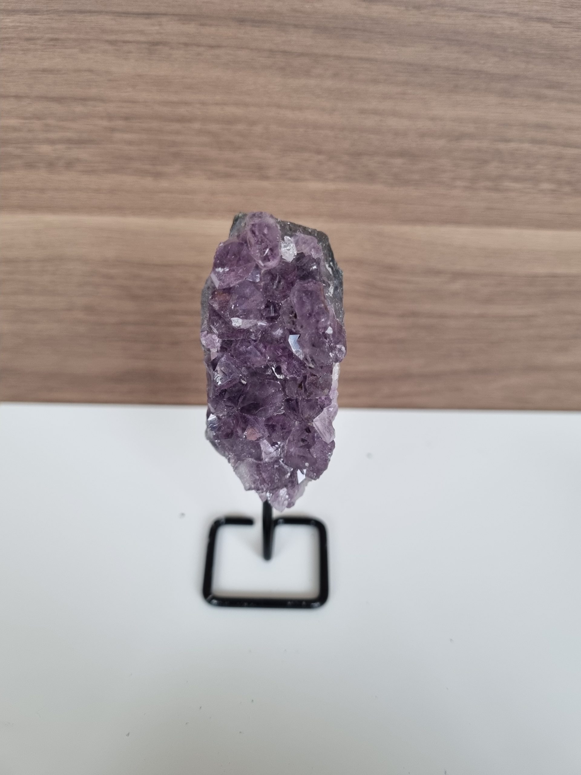 Amethist cluster op standaard
